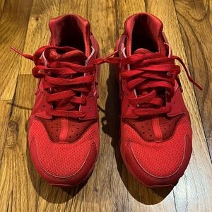 Nike huarache in red color